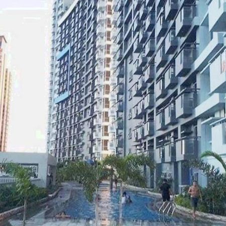 Great View With Balcony In Araneta Center Lägenhet Manila Exteriör bild