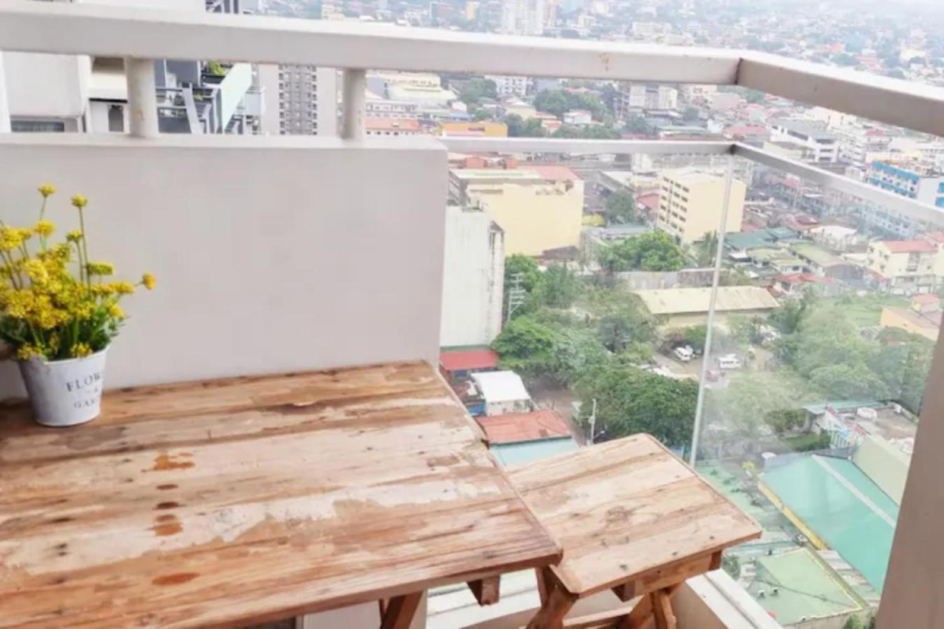 Great View With Balcony In Araneta Center Lägenhet Manila Exteriör bild